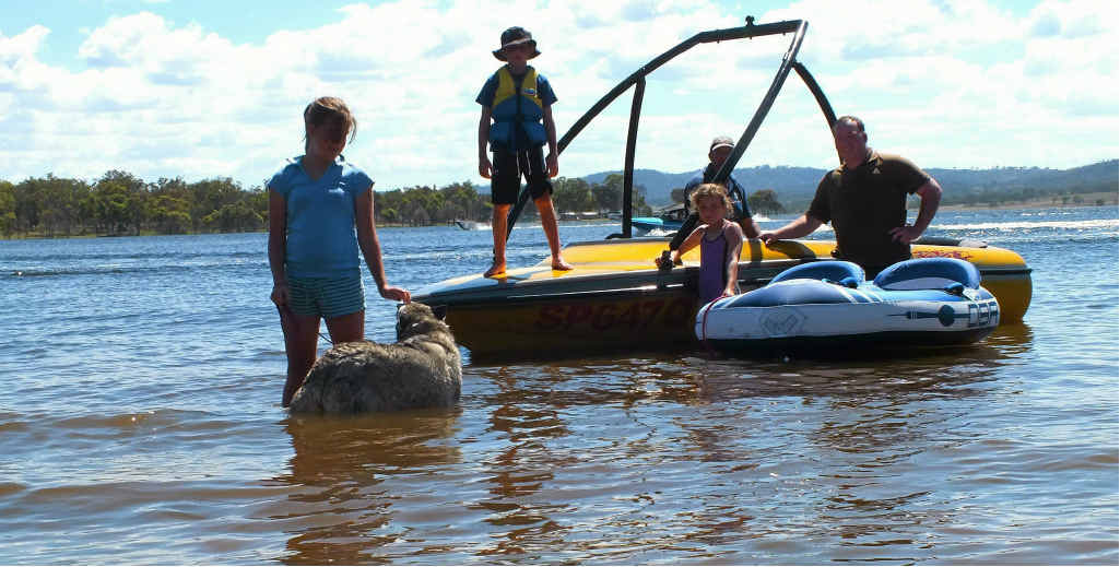 Jessica Scott, Bella the dog, Sam Scott, Shae Erhardt, Luke Whitton and David Scott find a way to beat the heat (back). Jessica Scott, Bella the dog, Sam Scott, Shae Erhardt, Luke Whitton and David Scott find a way to beat the heat (back).